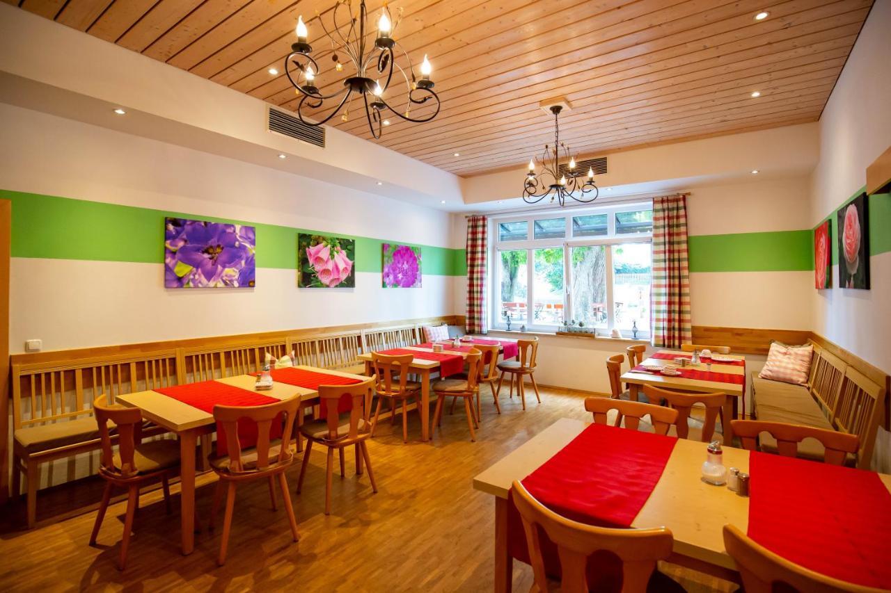 Gasthaus Und Hotel Goettler Josef Rumeltshausen Bagian luar foto